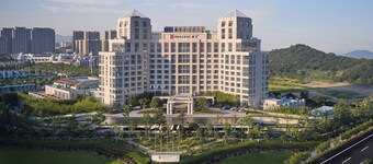 HUALUXE Ningbo Harbor City by IHG