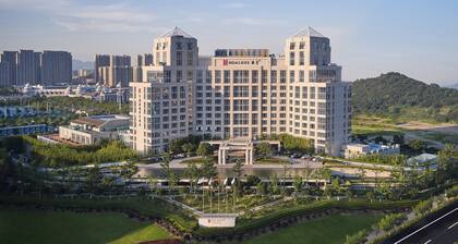HUALUXE Ningbo Harbor City by IHG