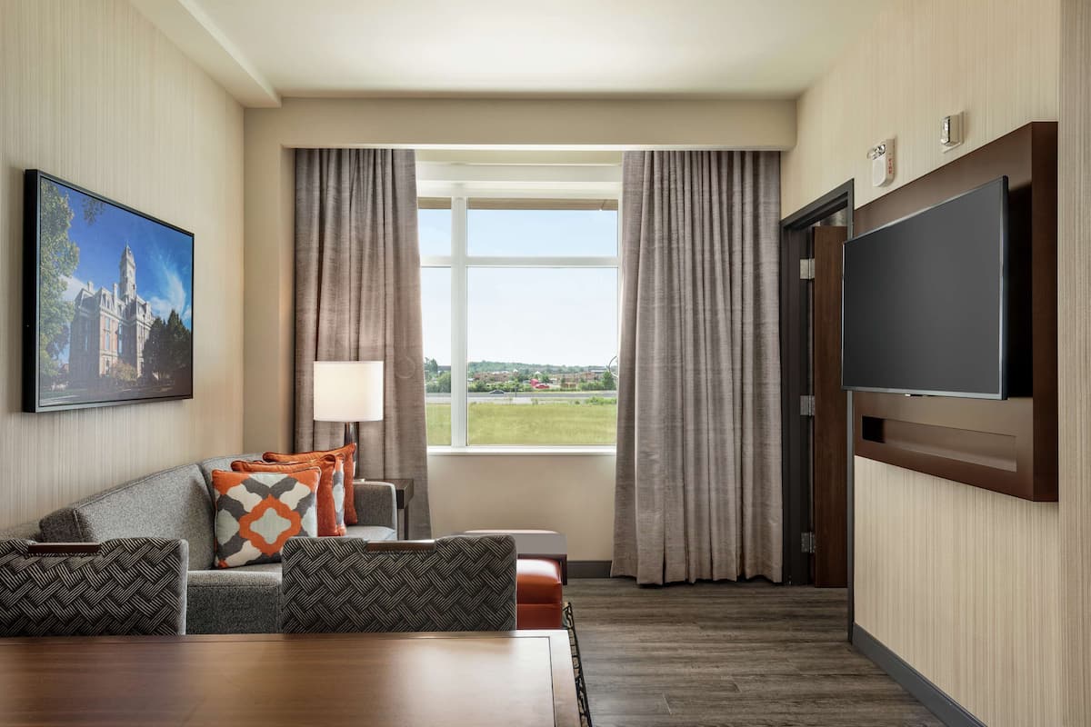 Premium bedding, pillowtop beds, in-room safe, desk