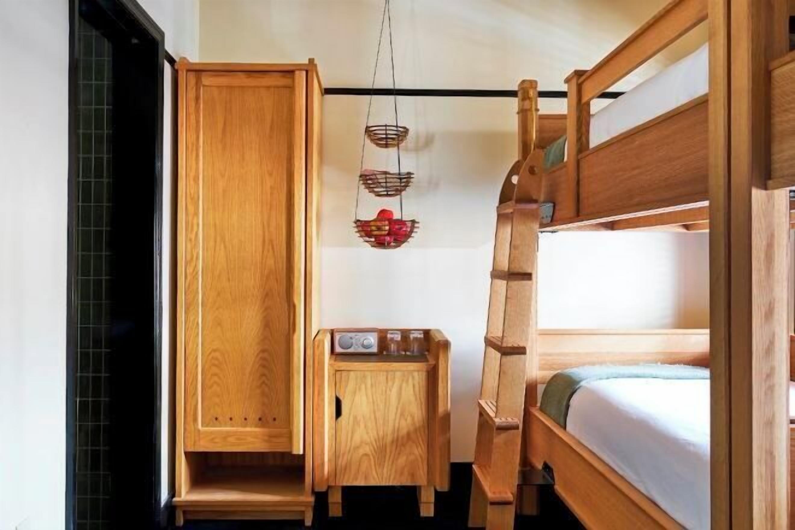 In-room safe, desk, iron/ironing board, free WiFi