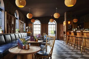 3 bars/lounges, rooftop bar, cocktail bar