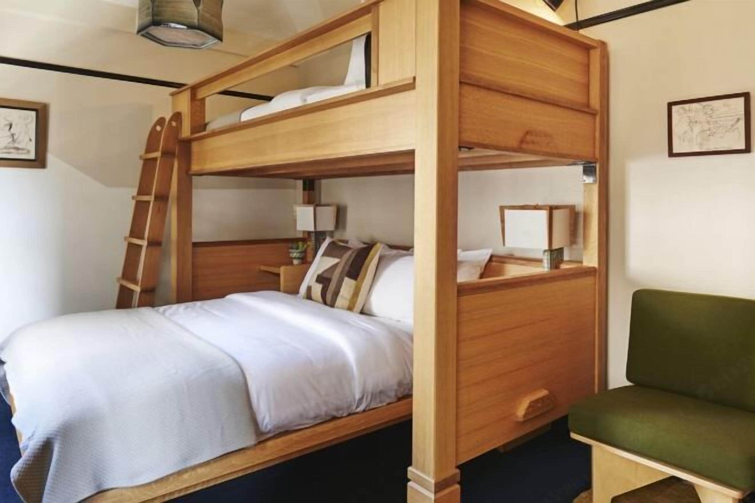 In-room safe, desk, iron/ironing board, free WiFi