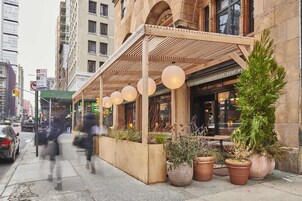 Lunch, dinner, brunch served; seafood 