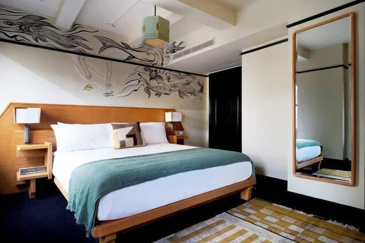 Caja de seguridad en la habitación y escritorio