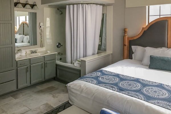 Grand Villa, 3 Bedrooms | Iron/ironing board, cribs (free), WiFi, bed sheets