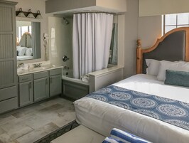 Grand Villa, 3 Bedrooms | Iron/ironing board, free cribs/infant beds, WiFi, bed sheets