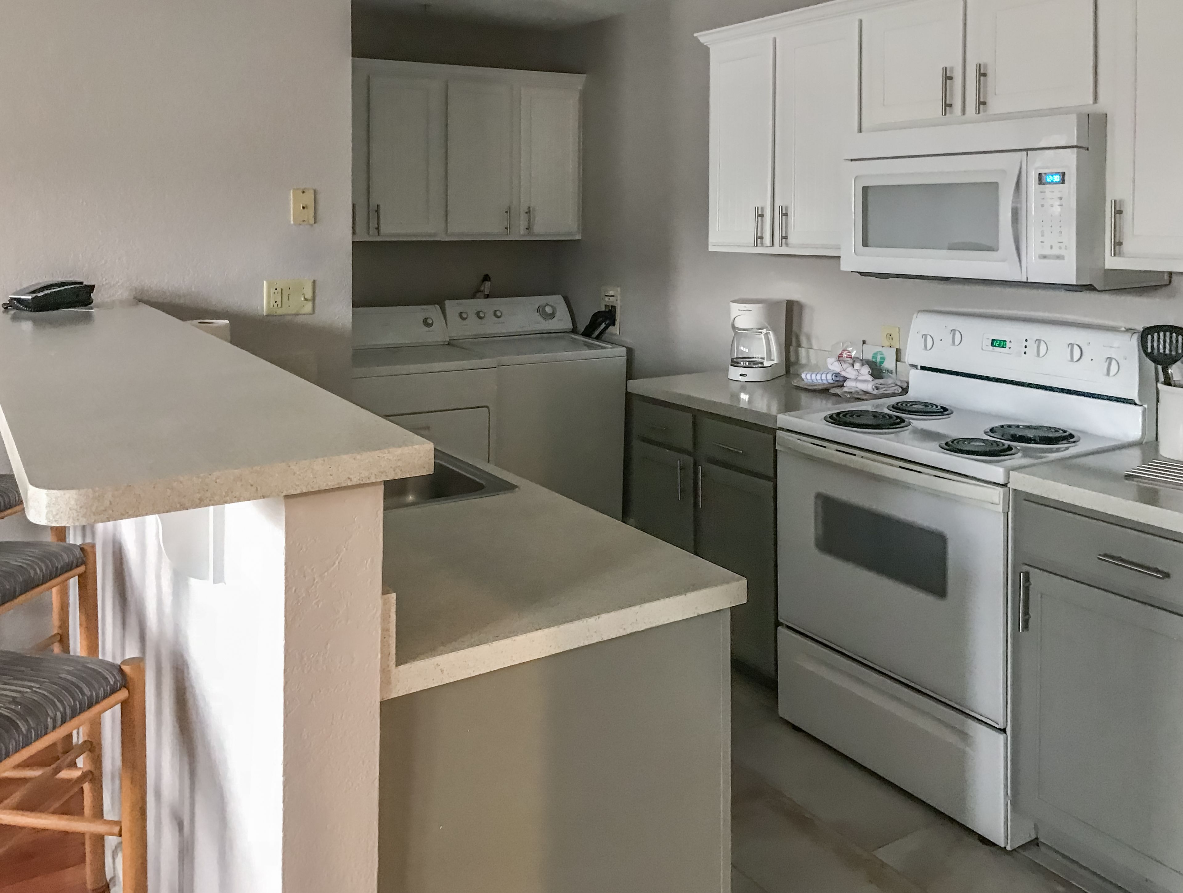 grand villa, multiple beds | private kitchen | fridge, microwave, oven, stovetop