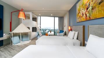 Chambre Premium, plusieurs lits, vue océan (Family Room) | Literie de qualité supérieure, coffres-forts dans les chambres