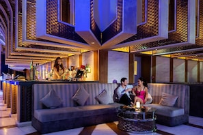 2 bars/lounges, swim-up bar, poolside bar