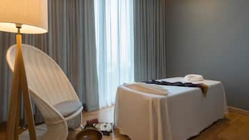 Couples treatment room(s), sauna, steam room, aromatherapy