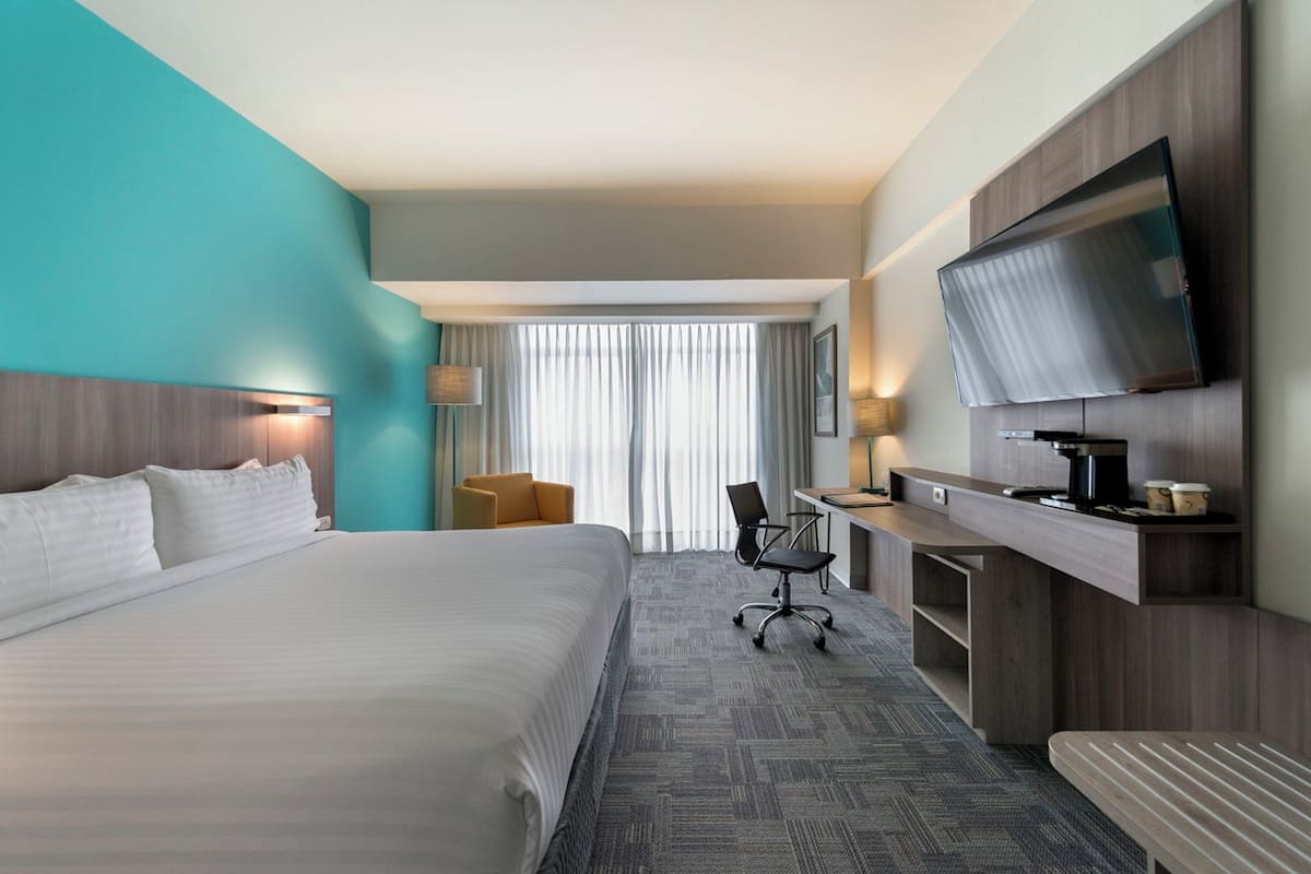 Hypo-allergenic bedding available, down comforters, in-room safe, desk