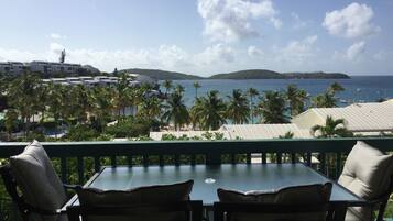 Premium-huoneisto, 3 makuuhuonetta, parveke, rannan lähellä | Parveke