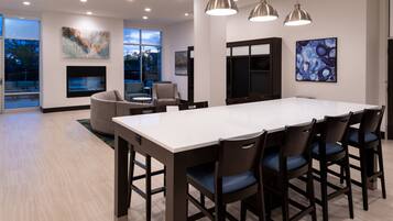 Breakfast and dinner served