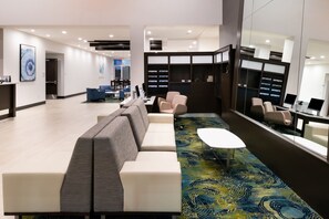 Interior entrance - Holiday Inn & Suites Farmington Hills - Detroit NW by IHG (Farmington Hills)