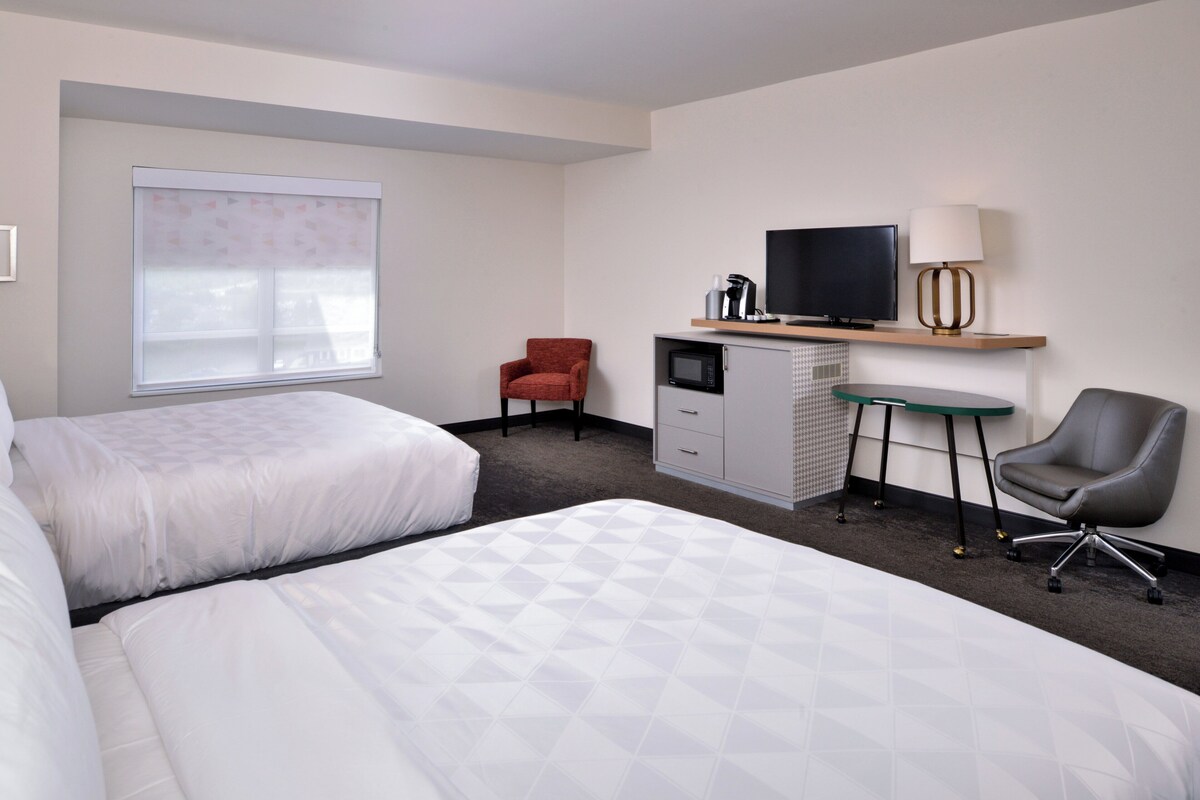 Premium bedding, down duvets, pillow-top beds, desk
