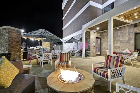 Terrace/patio. Home2 Suites by Hilton KCI Airport