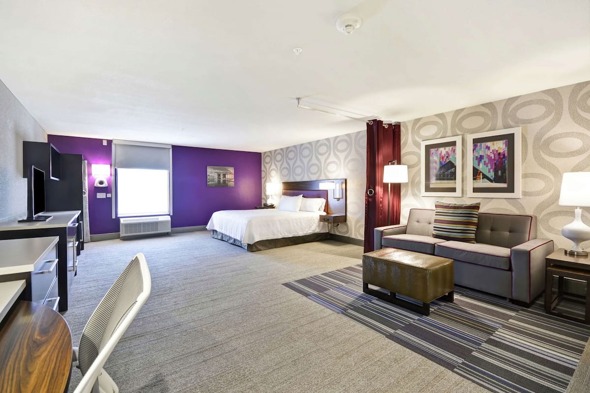 Premium bedding, in-room safe, desk, laptop workspace
