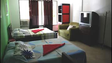 Triple Room | Iron/ironing board, free WiFi