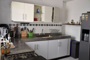 Shared fridge, microwave - Casa Blanca Hostel (Cali)