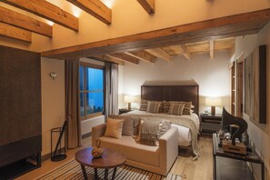 Suite 3 | Sängtillbehör av högsta kvalitet och värdeförvaringsskåp på rummet