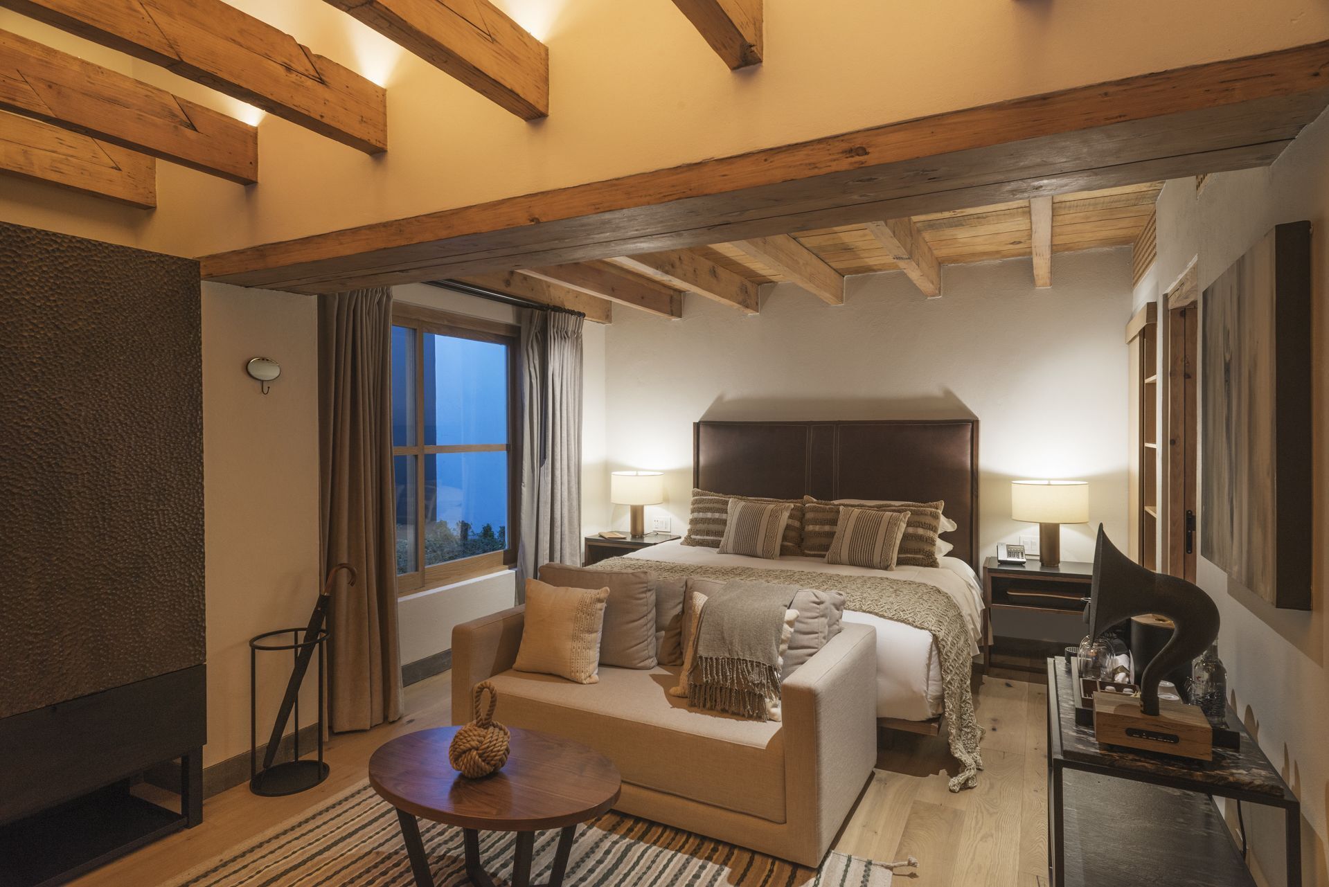 Premium bedding, in-room safe, individually decorated