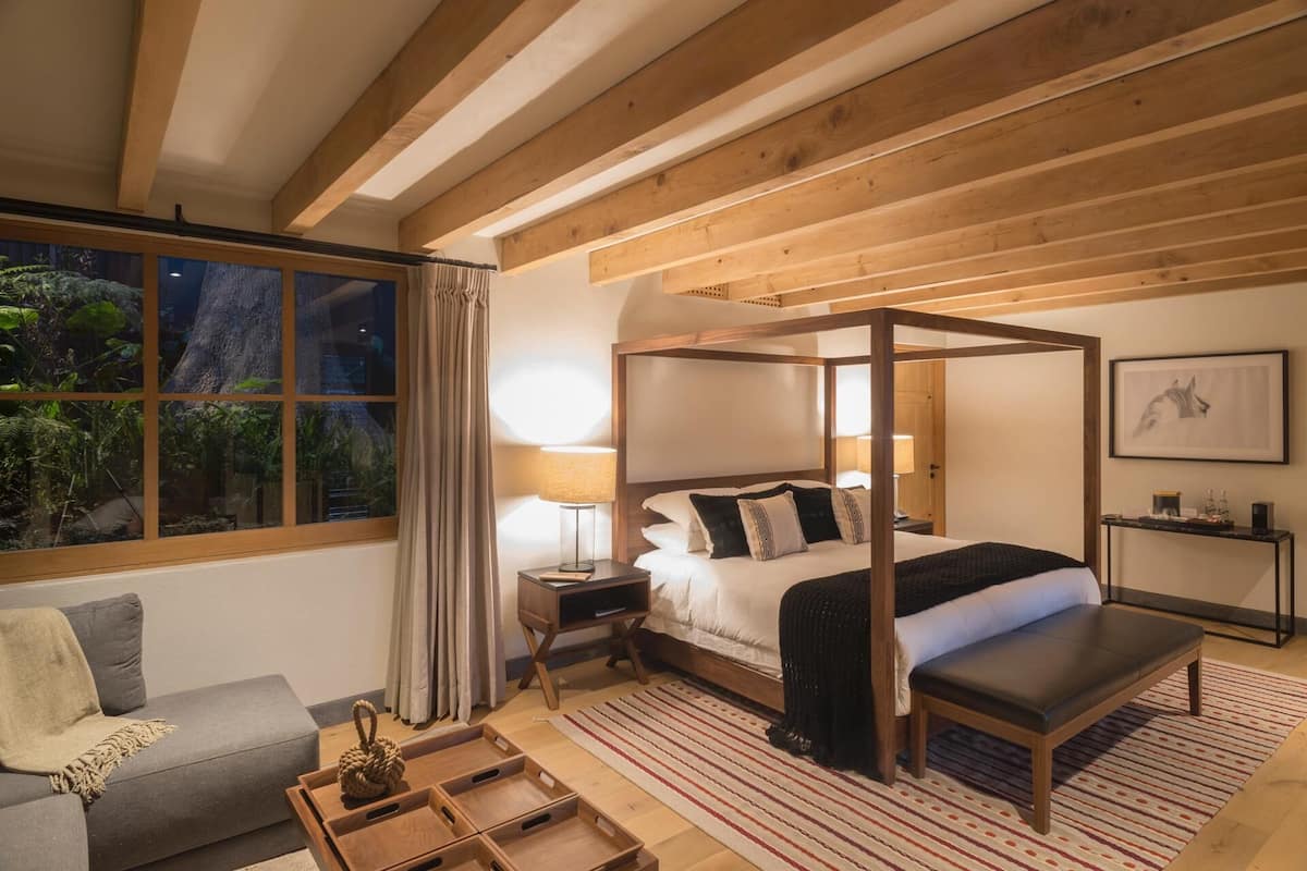 Premium bedding, in-room safe, individually decorated