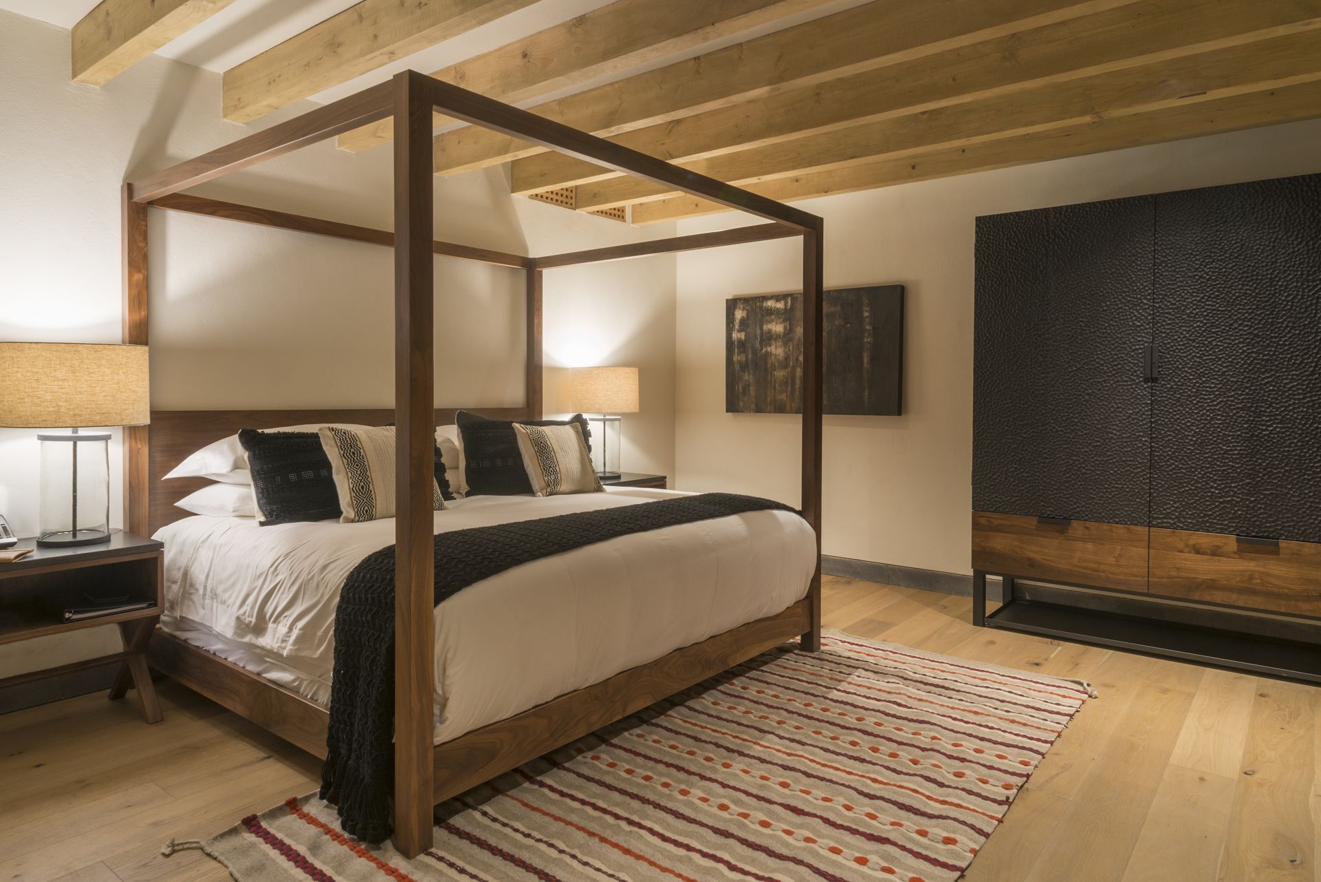 Premium bedding, in-room safe, individually decorated