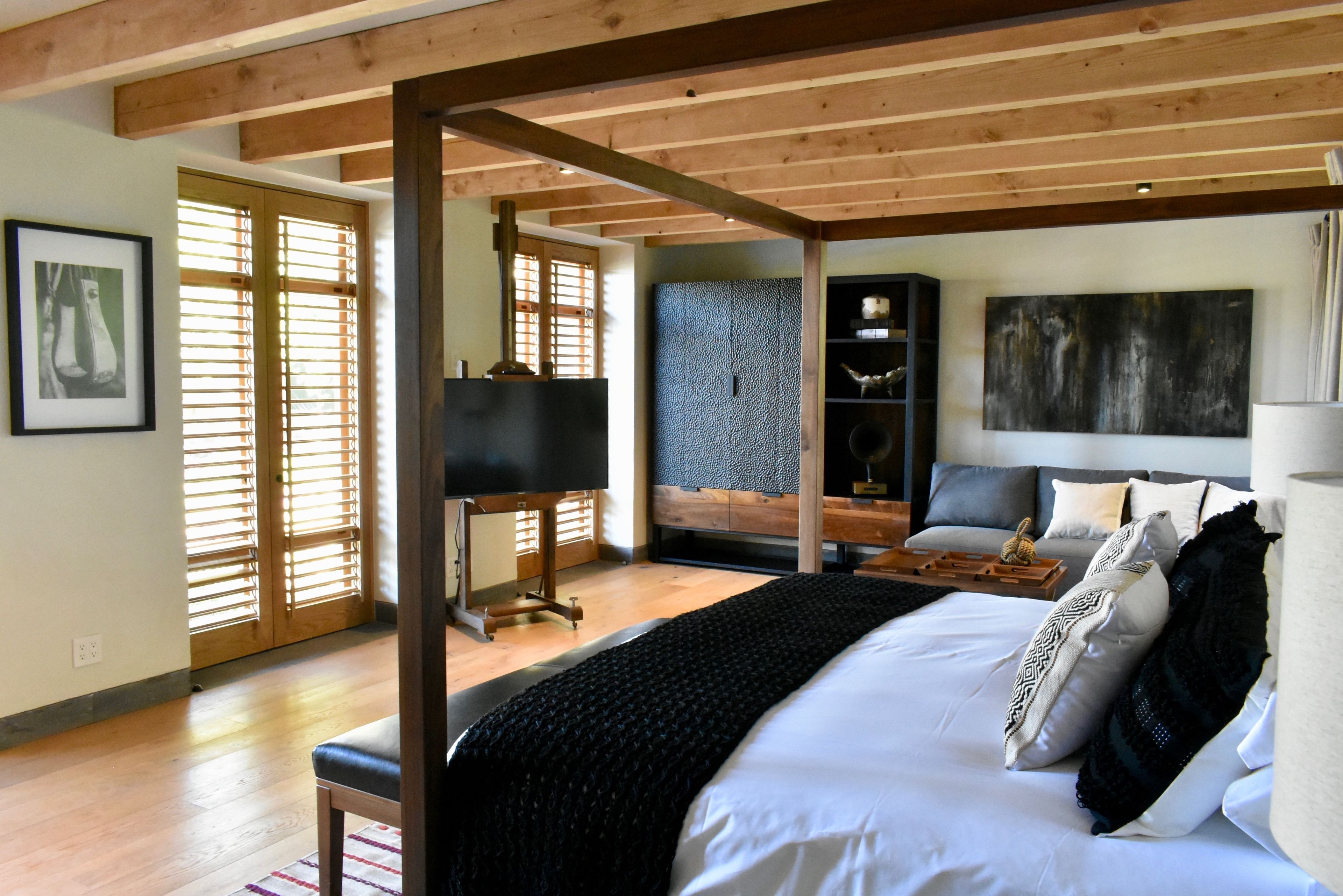 Suite 5 | Ropa de cama de alta calidad, caja fuerte, decoración individual