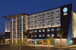 Exterior - Tru by Hilton Las Vegas Airport, NV (Las Vegas)