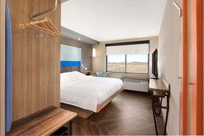 Room, 1 King Bed | Blackout drapes, iron/ironing board, free WiFi, bed sheets