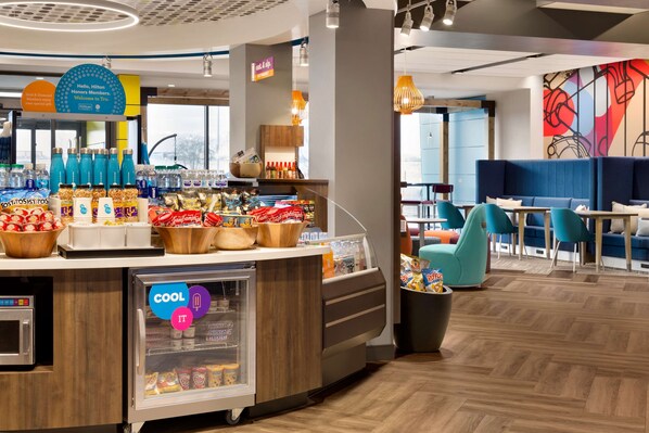 Snack bar - Tru by Hilton Las Vegas Airport, NV (Las Vegas)