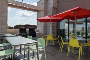 Terrace/patio - Home2 Suites by Hilton Louisville Airport/Expo Center, KY (Louisville)