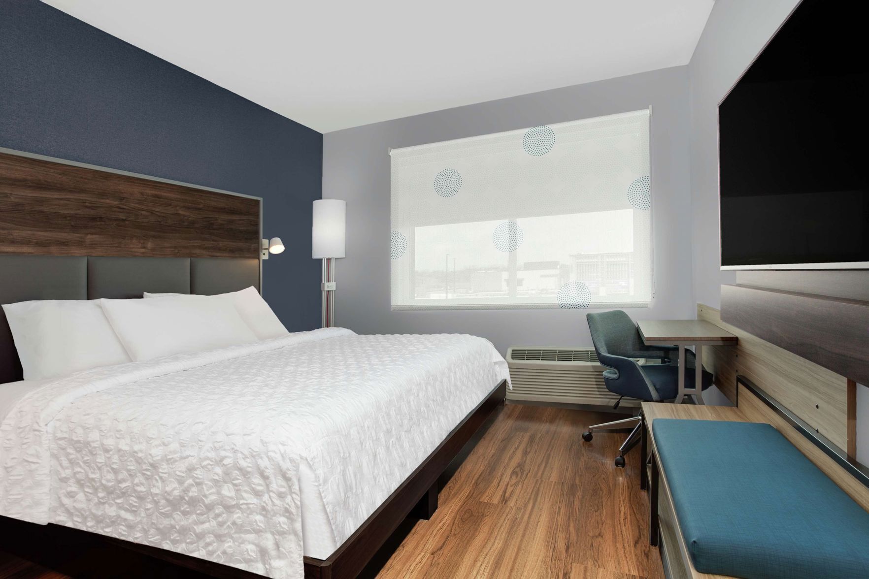 Egyptian cotton sheets, premium bedding, pillowtop beds, desk