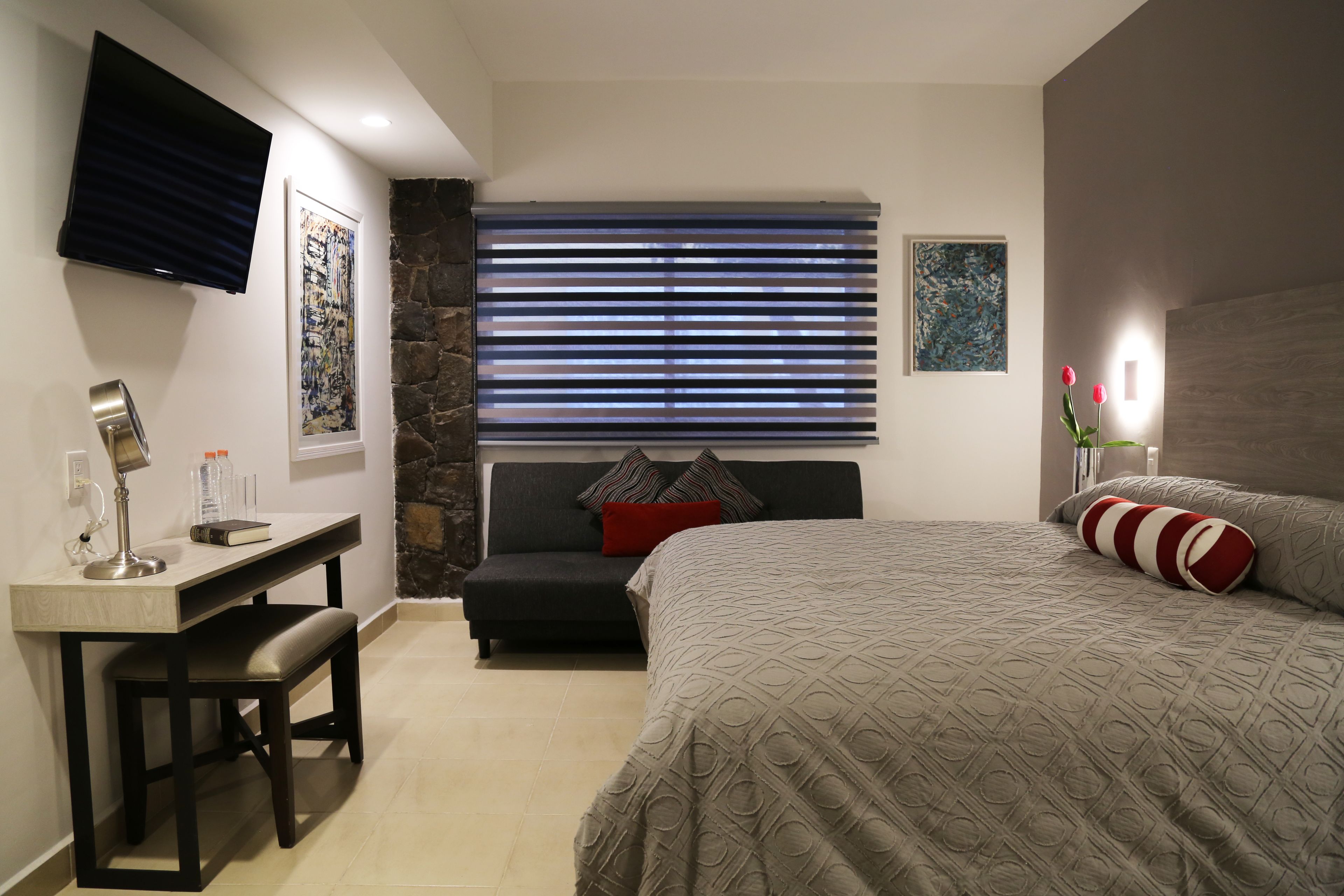 standard single room, 1 king bed | in-room safe, desk, iron/ironing board, free wifi