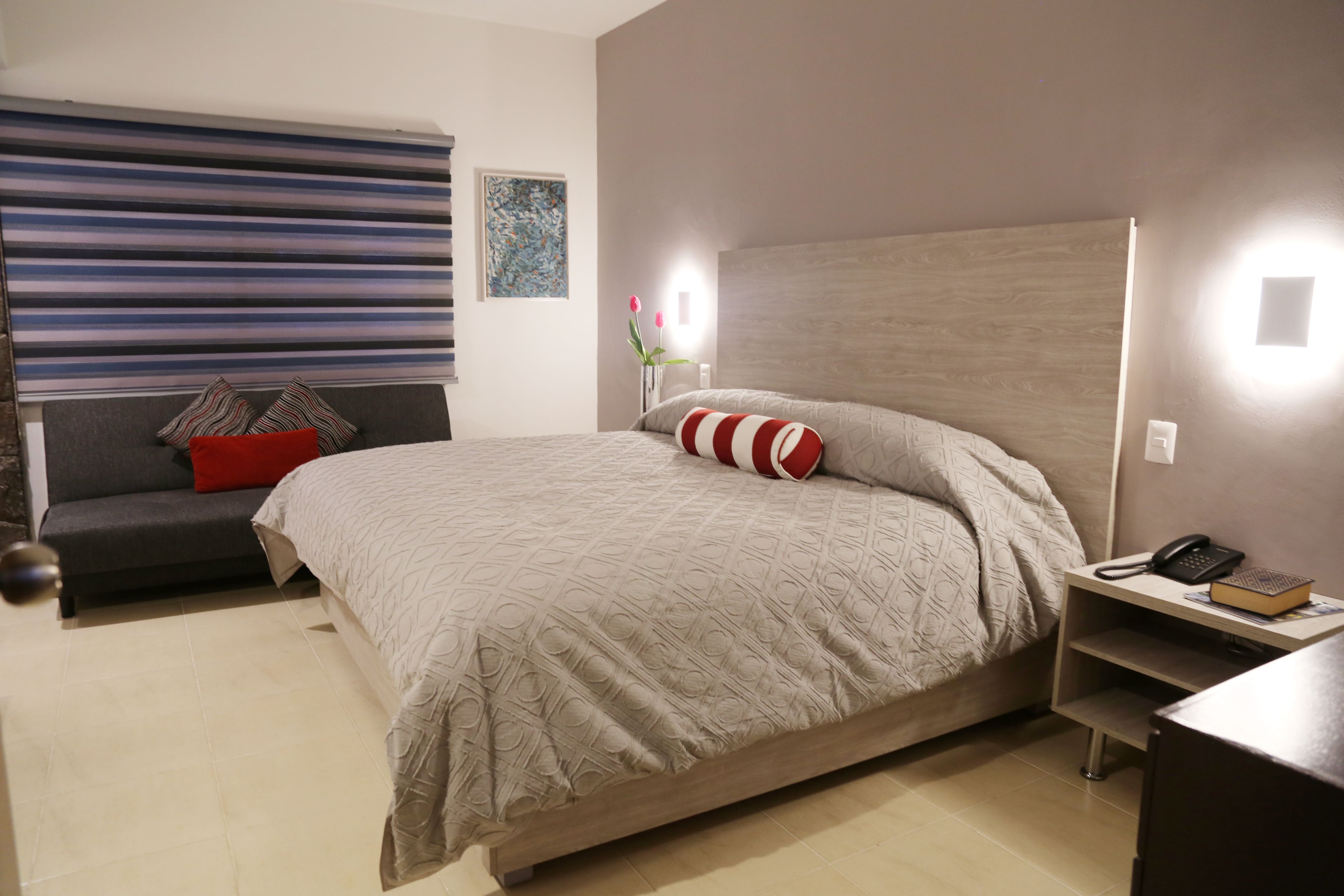 standard single room, 1 king bed | in-room safe, desk, iron/ironing board, free wifi