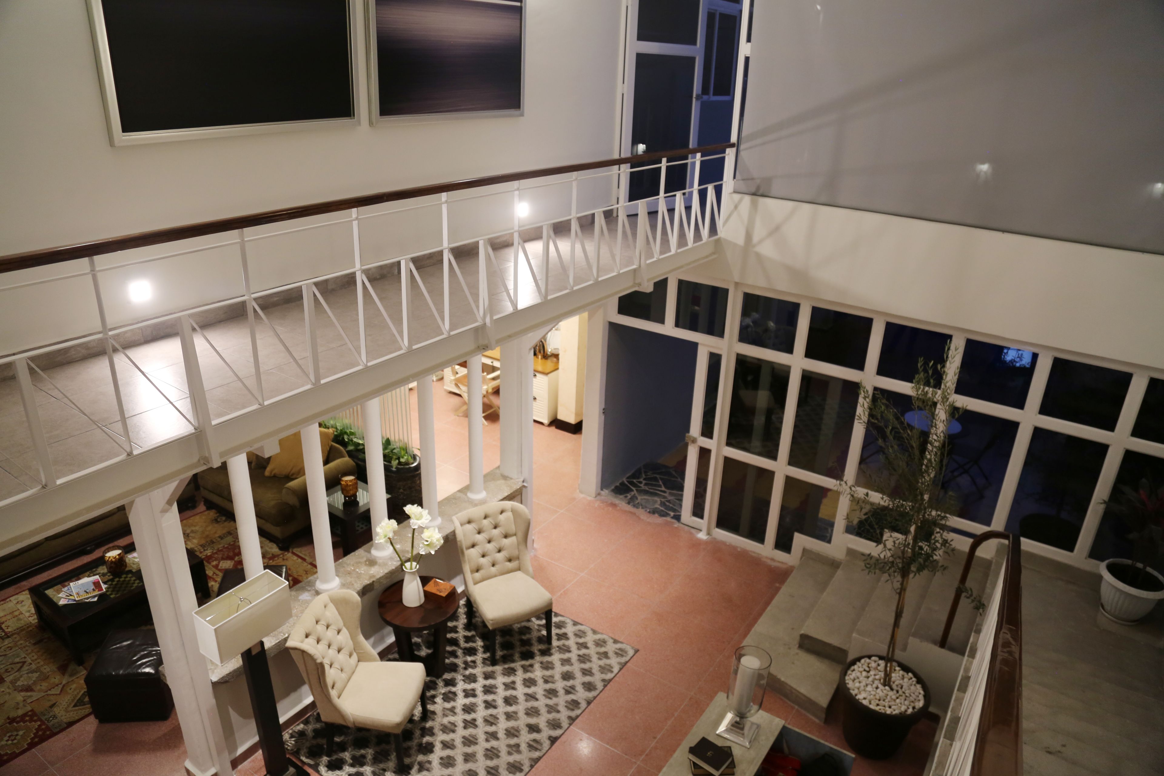 Lobby lounge