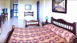 Triple Room | 1 bedroom, desk, iron/ironing board (on request), cribs (free) - Finca Hotel Tumbaga (Armenia)