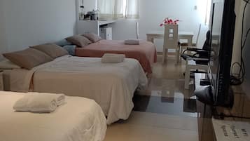 5 Executive Suite, 3 Bedrooms, Garden Area | 1 chambre, couette en duvet, lit avec matelas Select Comfort, minibar