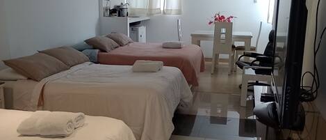 5 Executive Suite, 3 Bedrooms, Garden Area | 1 habitación, edredón, camas Select Comfort y minibar