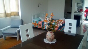 4 Executive Suite, Corner, 3 bedrooms | Living room | 42-inch TV with cable channels - Monterrico Suites Hotel (Santiago de Surco)