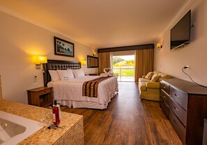 Ropa de cama de alta calidad, edredón, camas con pillow-top y minibar 