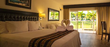 SUITE ZONA FRENTE A PISCINA CON 1 CAMA KING SIZE | Luxe beddengoed, donzen dekbedden, pillowtop-bedden, een minibar