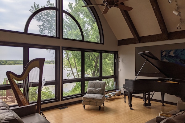 Smart TV, fireplace, books, offices