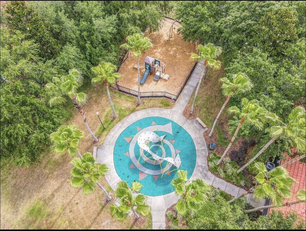 Alberca al aire libre y alberca climatizada