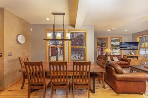 TV, fireplace, Netflix, streaming services