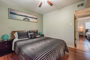 3 slaapkamers, een strijkplank/strijkijzer, gratis wifi, beddengoed