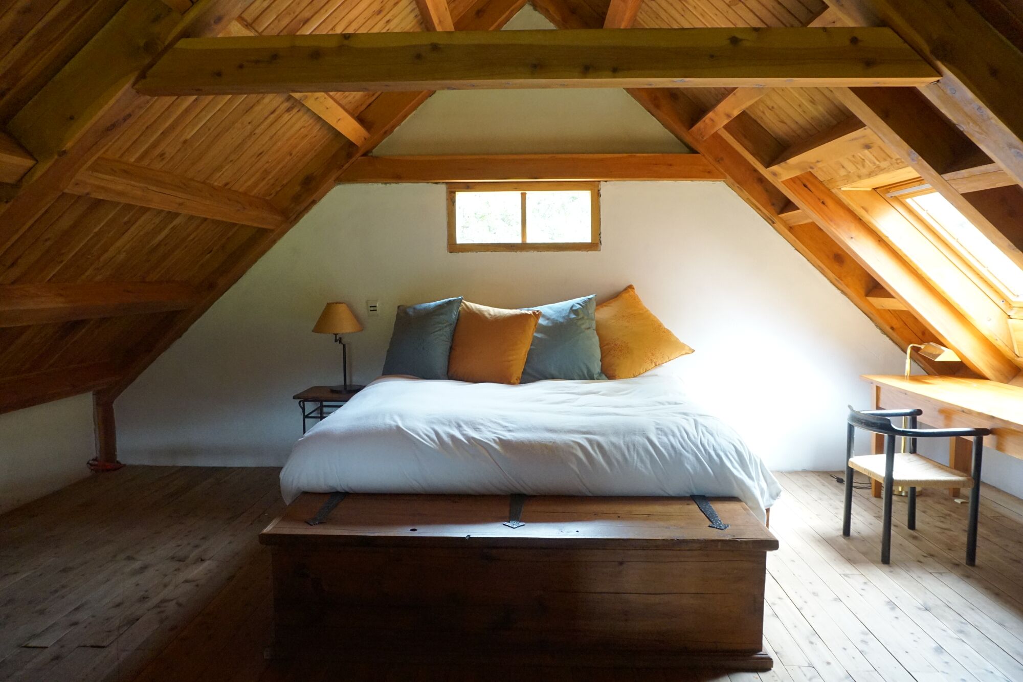 4 habitaciones, escritorio, tabla de planchar con plancha y wifi gratis 