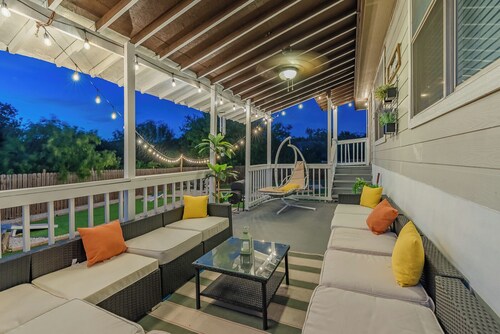 Luxury 6BR home with Game Room & Fire Pit & Mini golf by Lackland AFB & SeaWorld