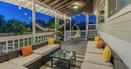 Luxury 6BR home with Game Room & Fire Pit & Mini golf by Lackland AFB & SeaWorld