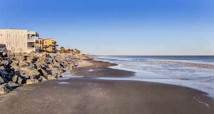 Historic Beach Cottage / Steps to Beach & Dining